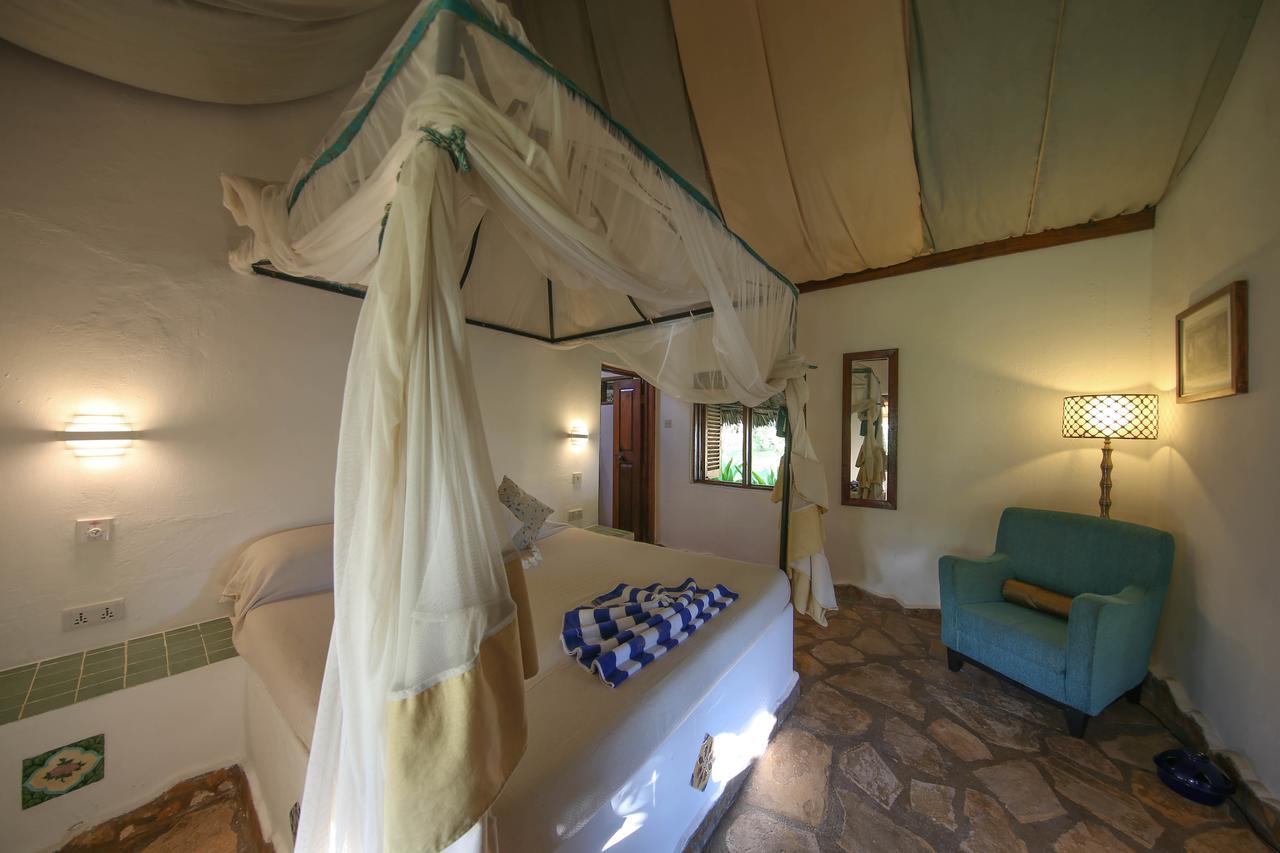 Kinasi Lodge Utende Esterno foto