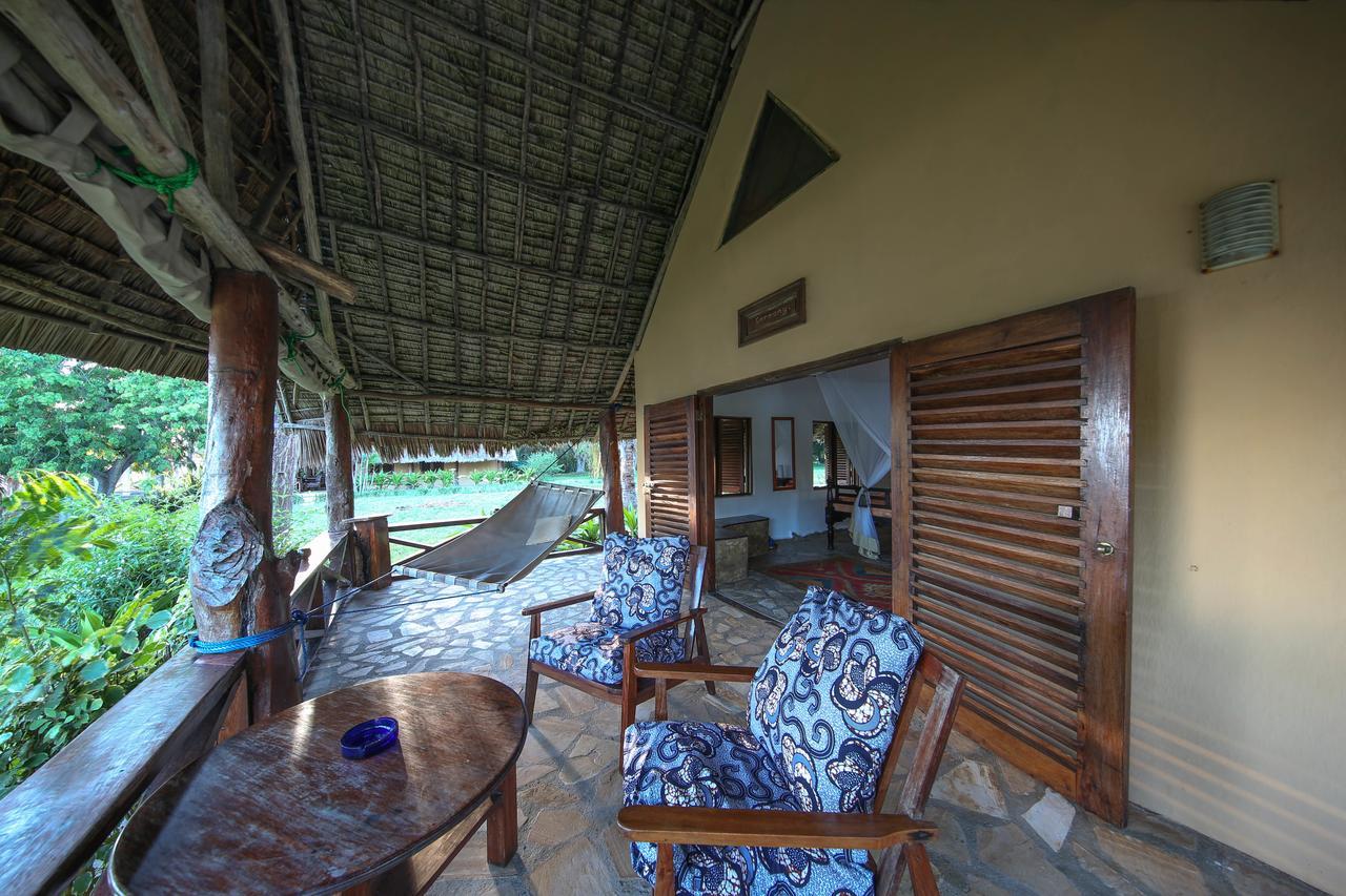 Kinasi Lodge Utende Esterno foto