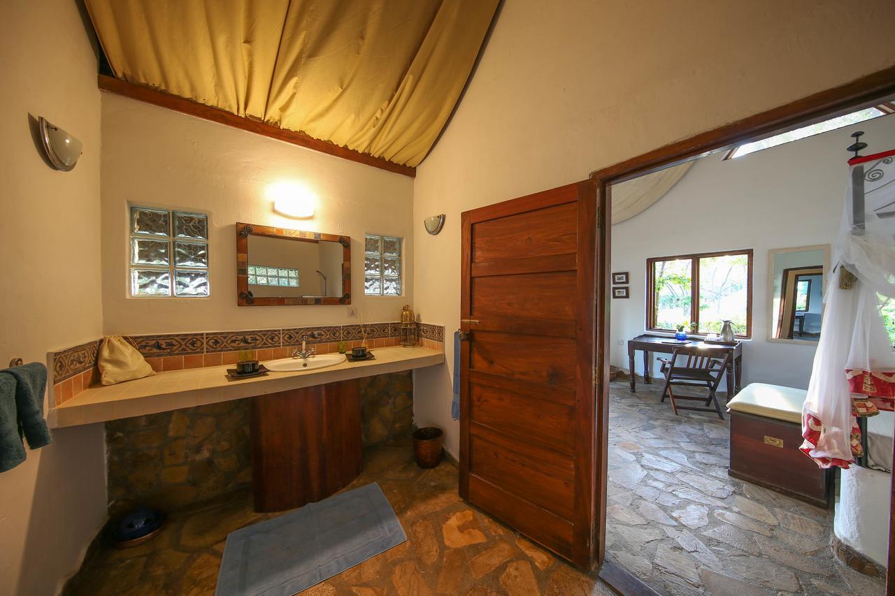 Kinasi Lodge Utende Esterno foto